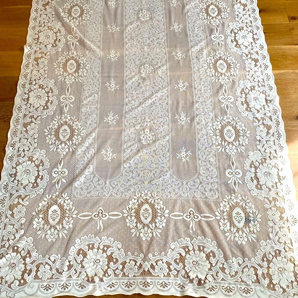 Elegant Lace Curtain or Tablecloth - Picture 1 of 7